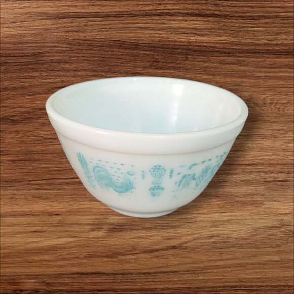 Pyrex Turquoise Amish Butterprint Milk Glass Mixing Bowl 401 1.5 Pint Mid-Centur - Picture 1 of 8